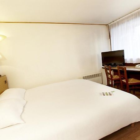 Campanile Annecy ~ Metz-Tessy Hotell Rum bild