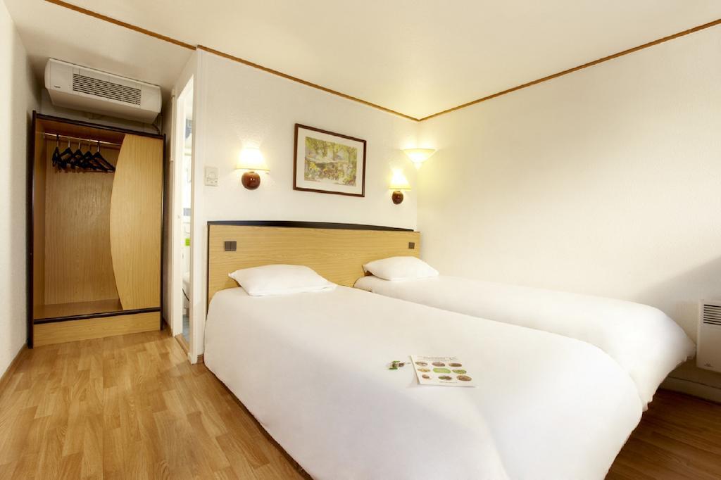 Campanile Annecy ~ Metz-Tessy Hotell Rum bild