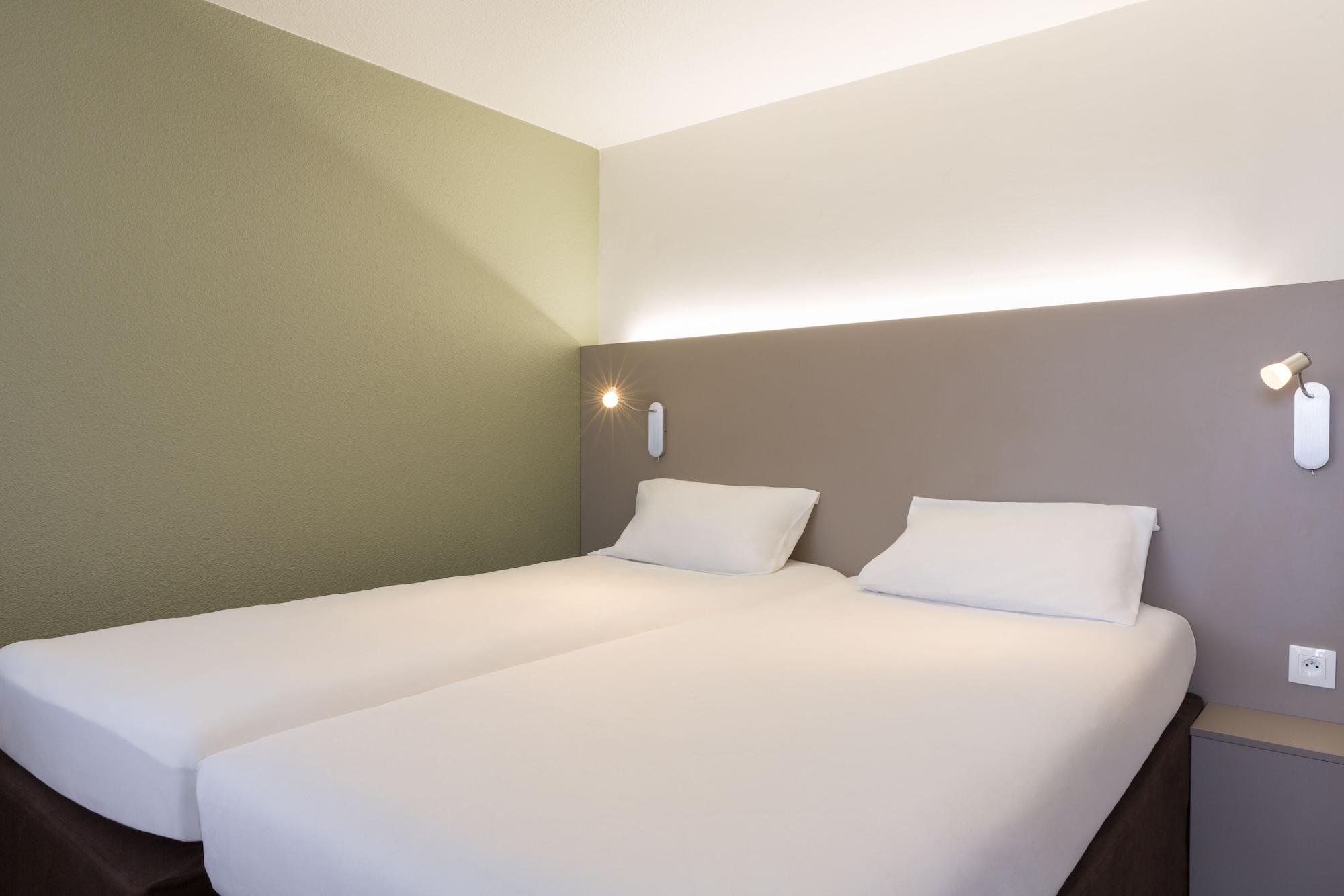 Campanile Annecy ~ Metz-Tessy Hotell Exteriör bild